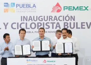 Rector Esparza, invitado de honor en firma de convenio entre Pemex y SEP