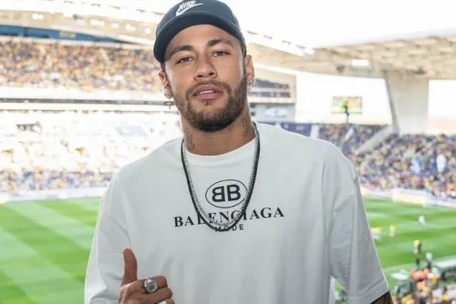 Vídeo: Captan momento en que Neymar golpea a aficionado