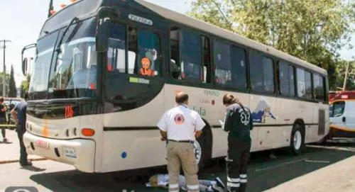 Muere fémina  tras ser atropellada por dos vehículos en la carretera federal a México