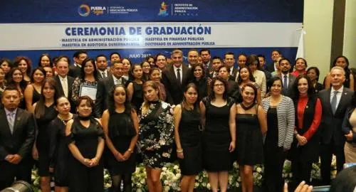 Asiste Tony Gali a la ceremonia de graduación del IAP