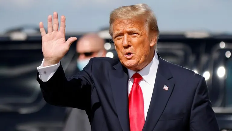 Trump pide a juez de EU que obligue a Twitter a que restaure su cuenta