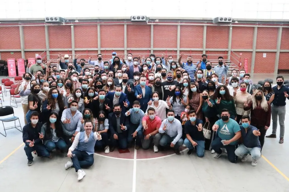 Recaba Marko Cortés firmas de apoyo en Chihuahua