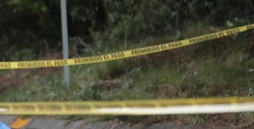 Encuentran el cuerpo de un hombre con signos de tortura en Huixcolotla