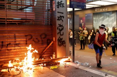 Nuevos disturbios en Hong Kong durante protesta no autorizada