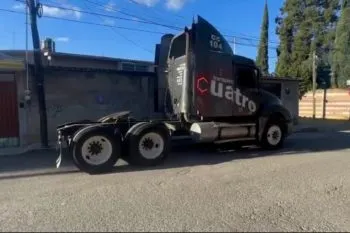 SSC asegura cabina de tráiler sin chofer en colonia Independencia Caleras