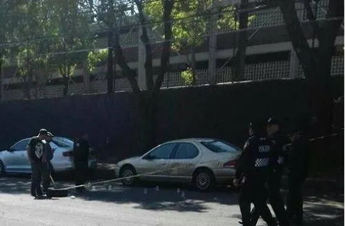 Intento de asalto deja dos delincuentes muertos afuera de prepa de la UNAM