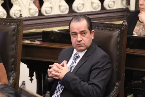 Diputado pide al Ayuntamiento acelerar diálogo con informales