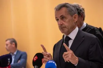 Expresidente francés Sarkozy comienza a cumplir una condena de cinco años de prisión