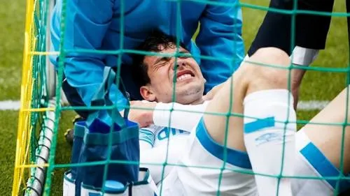 Chucky Lozano se lesiona con PSV y enciende las alarmas en el Tri