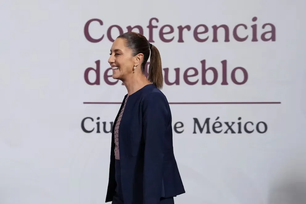 Sheinbaum acusa a Calderón y Peña por “la maldita deuda” de Pemex; rescate continuará en 2026