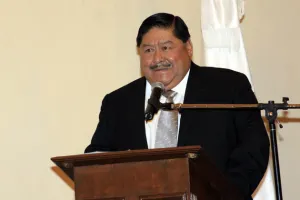 Edil de Izúcar acatará sanción por uso de Banda Presidencial