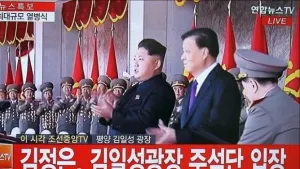 Reaparece Kim Jong-Un ante las masas y arenga contra EU