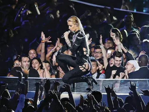 La rapera Iggy Azalea cierra los Premios MTV MIAW