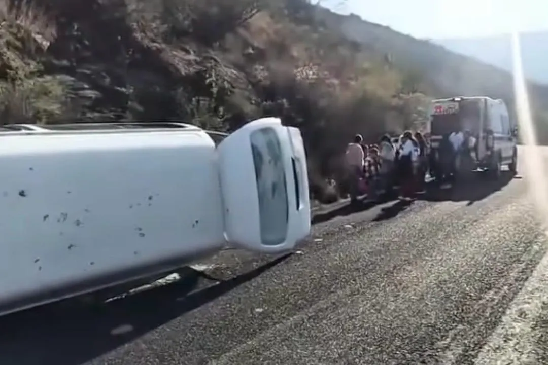 Volcadura en Coxcatlán