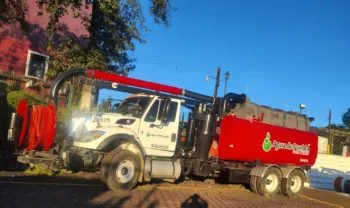 Brigadas de Agua de Puebla apoyan con limpieza y desazolve en comunidades afectadas por las lluvias en la Sierra Norte