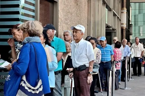 Admiten retrasos  en el pago de apoyos para 68 y más, y personas con discapacidad