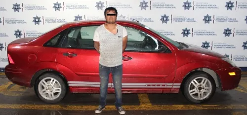 Detienen a sujeto por robo de vehículo