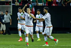 Olor a fraude en el México-Panamá; árbitros rebasados por espejismo del Tri
