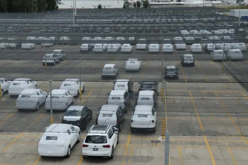 Pese a decreto, vuelven cifras positivas de producción de Audi y Volkswagen, en junio