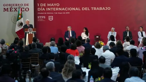 Asegura AMLO que en política y economía, el país ‘va requetebién’