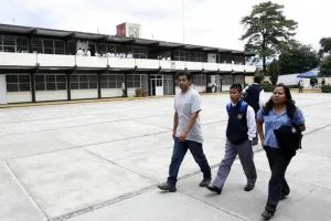 Diez escuelas con daños y suspensiones en 47 más, saldo de lluvias