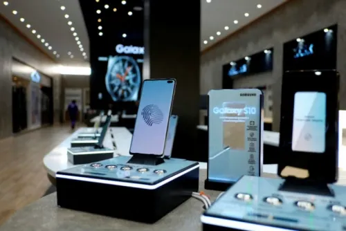 Samsung aprovecha disputa comercial; cambiará a usuarios su Huawei por Galaxy S10