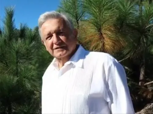 AMLO llama a Monreal a no dejar Morena
