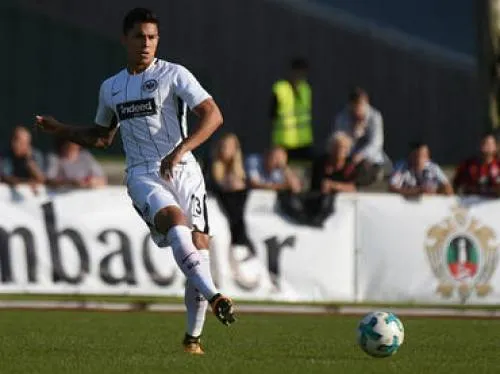 Carlos Salcedo debuta con el Eintracht Frankfurt