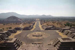 INAH descubre nuevo centro cósmico en Plaza de la Luna