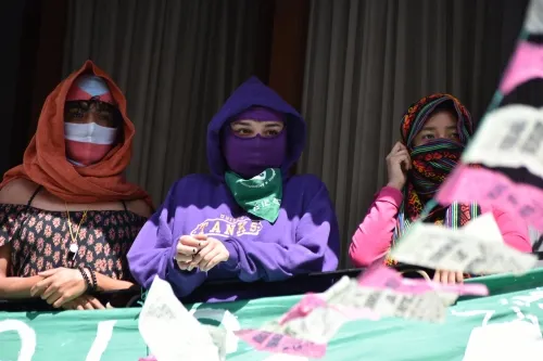 Continúan feministas pro-aborto lograr acuerdos con representantes del Legislativo