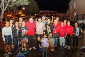 Ariadna Ayala lidera jornada comunitaria para embellecer el zócalo de Atlixco