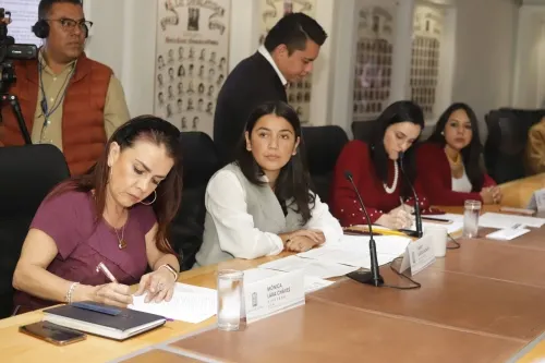 Aprueban en comisiones revocación de mandato