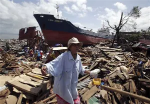 Estiman 10 mil muertos por tifón en Filipinas