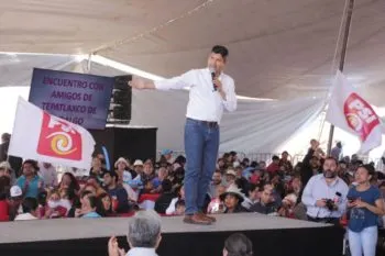 Falta de espacios públicos, señalan pobladores de Acajete y Tepatlaxco ante Lalo Rivera