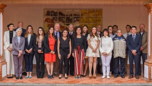Exprimer ministro de Irlanda platica con estudiantes de la UDLAP
