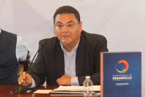 Ricardo Gutiérrez toma protesta al comité de Conape