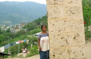 Pahuatlán sufre daño ambiental por mal trato de residuos de papel amate