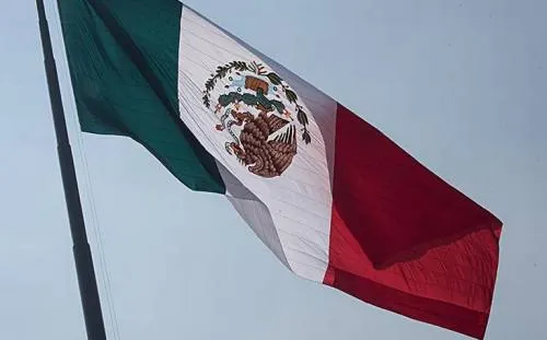 Senadores de Morena presentan iniciativa para que ningún partido utilice colores de la bandera