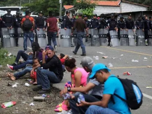 Trump amenaza a Guatemala y El Salvador por caravana migrante