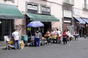 Se compromete Kuri a retirar al comercio informal