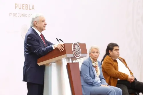 Recién se entera AMLO de que existe Conapred, pero insinúa que no cumple su función
