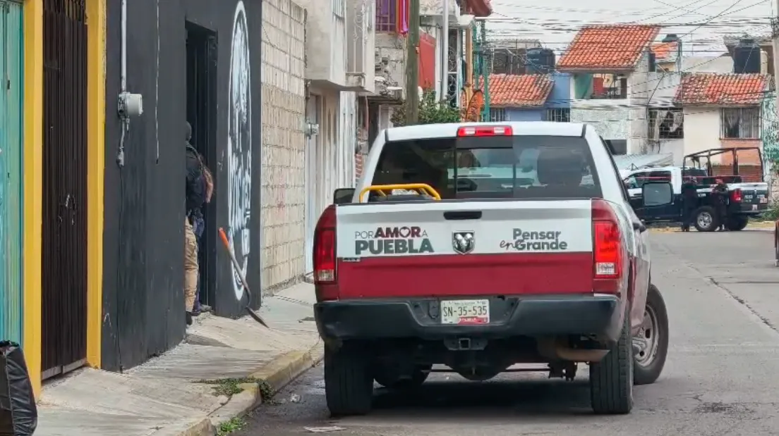 Un operativo encabezado por la Fiscalía de Puebla, la SSP y la Comisión de Búsqueda de Personas se desplegó la tarde de este viernes en un local de micheladas ubicado en la colonia Del Valle, en la ciudad de Puebla
