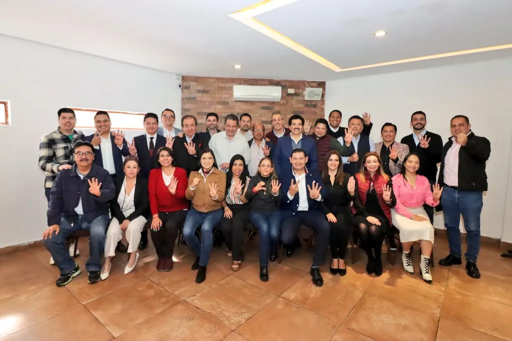 se reunieron con 17 aspirantes a alcaldía de Puebla.