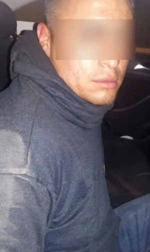 Detienen a un hombre con camioneta robada al gobierno del estado
