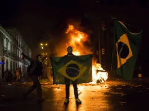 Protestan brasileños por millonarios gastos de visita papal