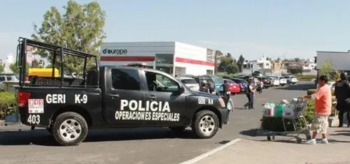 Encañonan a mujer y la obligan a desnudarse en Plaza San Diego