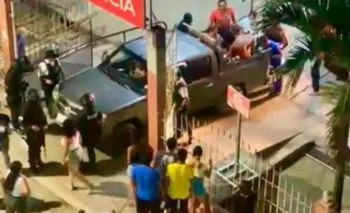 Ataque armado en cancha de fútbol en Ecuador deja siete muertos