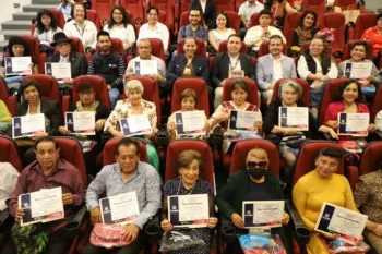 SMDIF capacita laboralmente a 28 personas adultas mayores en taller de tiendas Oxxo