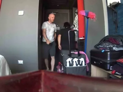 VIDEO: Facundo pone trampa y cacha a encargada de limpieza robándole