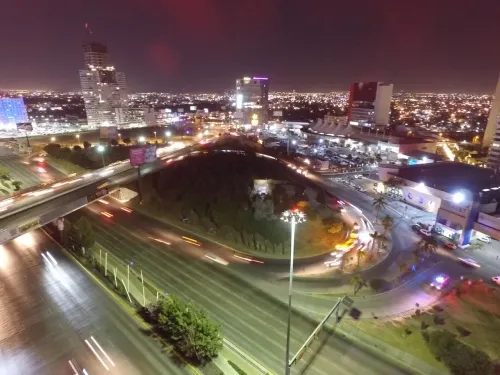 Reestablece Secretaría de Infraestructura luminarias en Vía Atlixcáyotl
